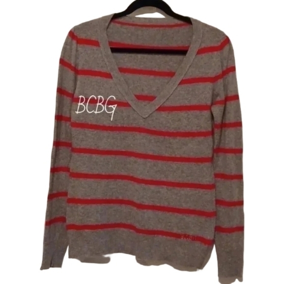 🌹BCBG sweater - Picture 2 of 11